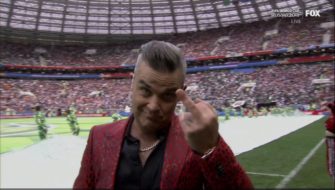 Robbie Williams a-t-il fait un doigt d’honneur à Poutine ?